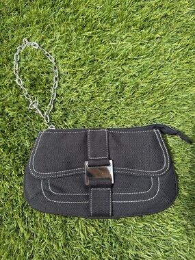 Black Women's Chain Wristlet Bag - Stylish Everyday Clutch